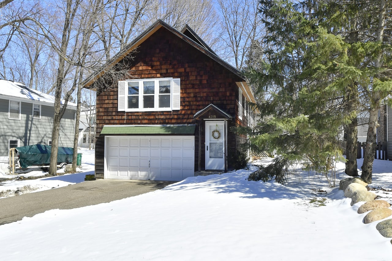 4285 Northern Rd | Deephaven