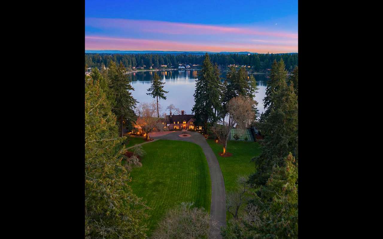 Acres Estate on Gravelly Lake Team Foster