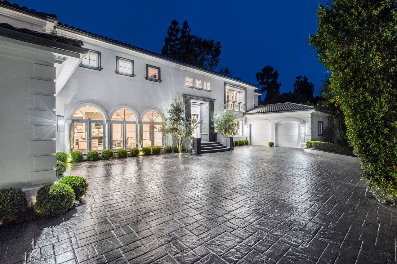 Erik Conover Tours 1041 Laurel Way, Beverly Hills