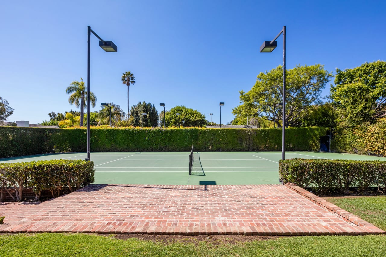 Celebrity Tennis Cache In Brentwood