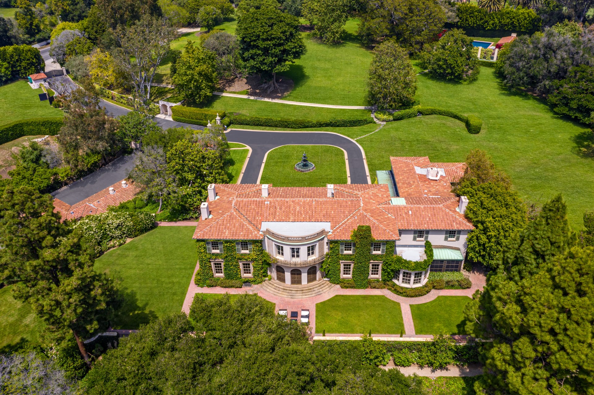 The Owlwood Estate 141 S Carolwood Drive Los Angeles Ca Jade Mills