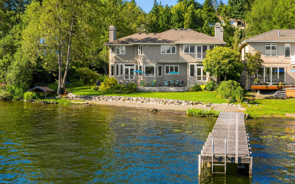 Idyllic Setting on Lake Sammamish Team Foster