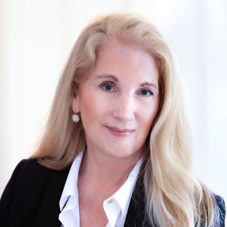 Lori Baker [Profiles] • Instagram, Twitter, TikTok | Foller