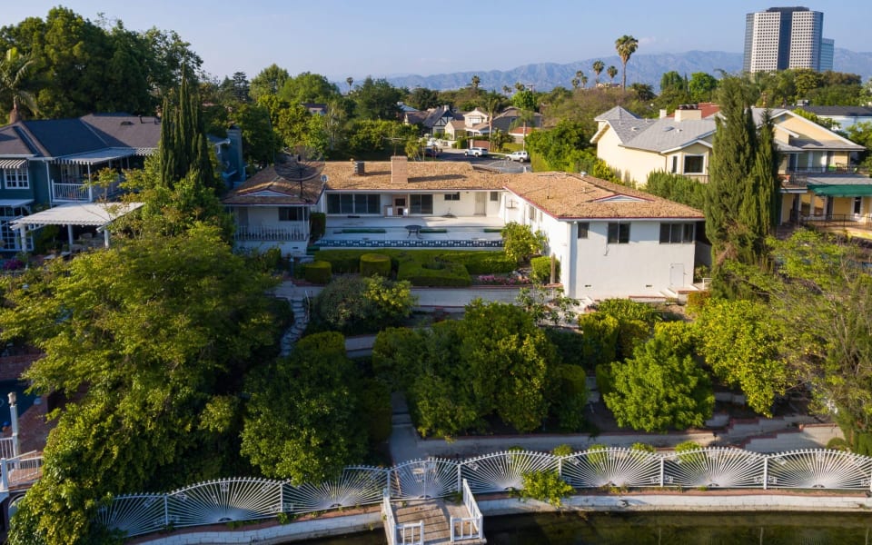 10050 Toluca Lake Avenue Craig Strong Los Angeles Real Estate Agents