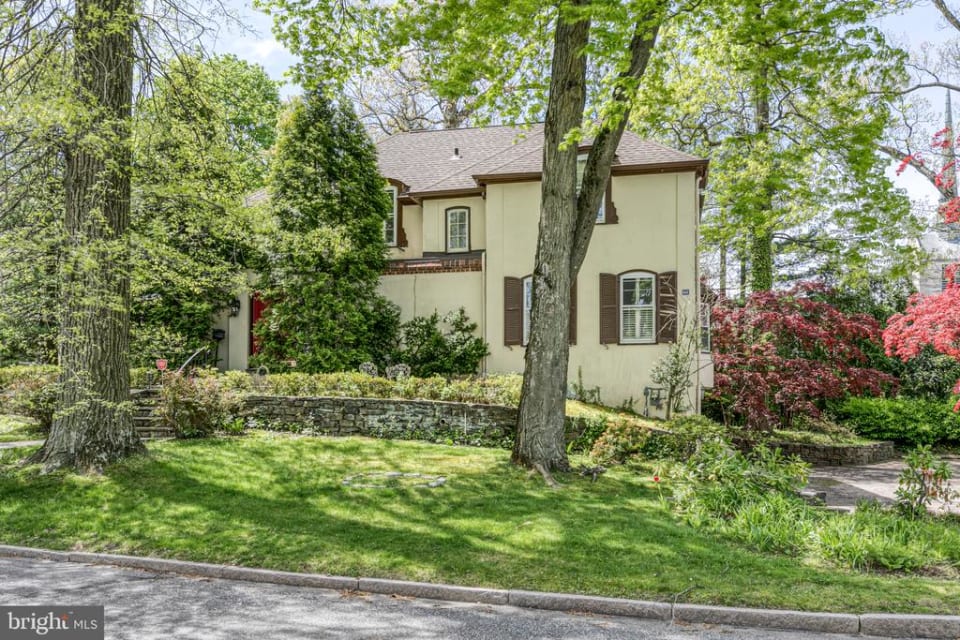 544 Maison Place, Bryn Mawr The Robin Gordon Group