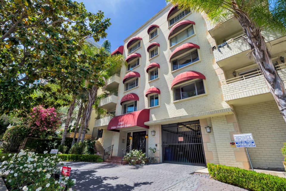 10645 Wilshire Condo for Lease Marci Baron