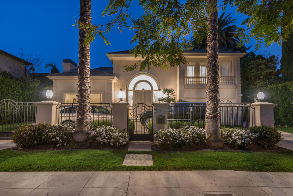 Beautiful Villa in the Beverly Hills Flats | Jade Mills Estates