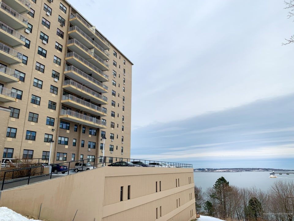 Exquisite 10th Floor Condo at the Portland House The David Banks Team