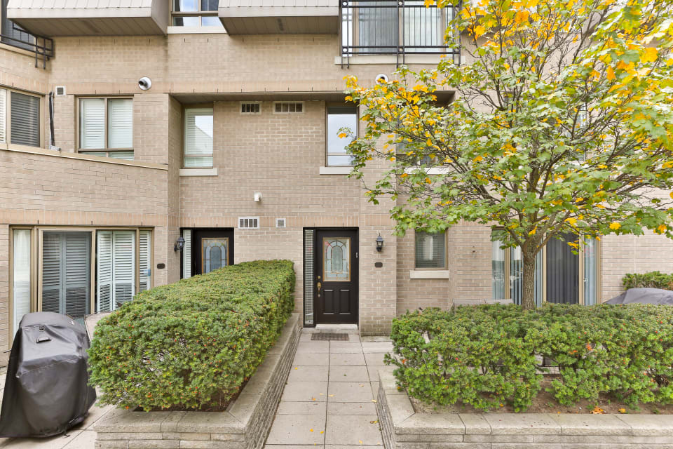 SOLD Immaculate Yonge and Sheppard Townhome Barry Cohen Homes