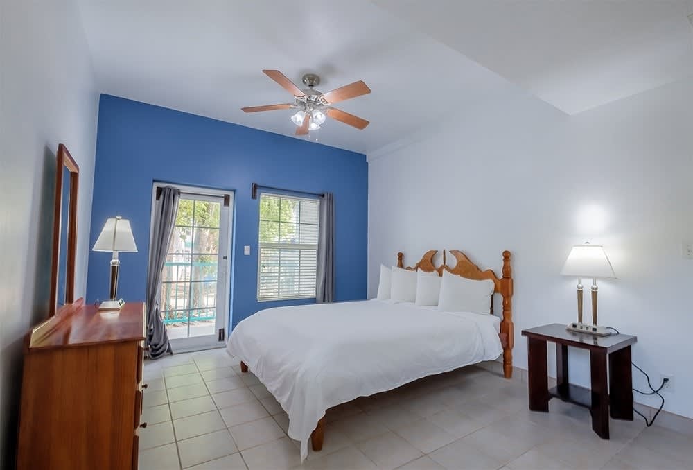 Tropical Escape – a spacious 2 bed 2 bath Condo, minutes from the Beach in San Pedro Ambergris Caye, Belize 