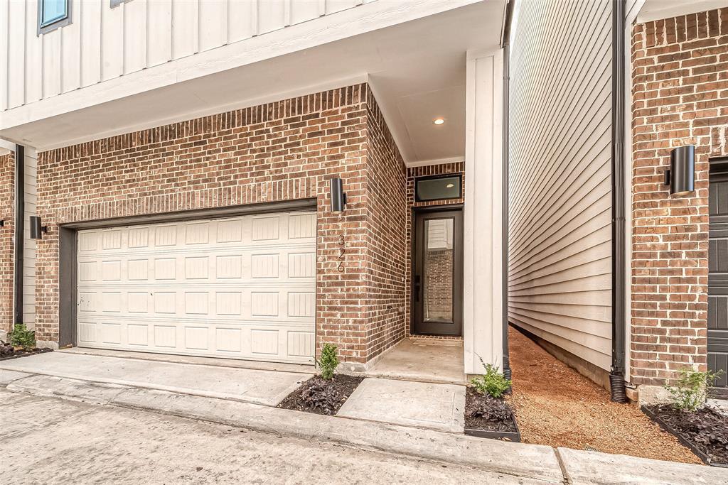 garage and entryway into 326 Eastwood St