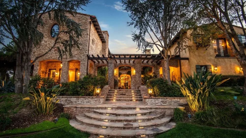 This $18 Million Tuscan-Inspired California Estate Comes With a $100,000 Italian Vacation