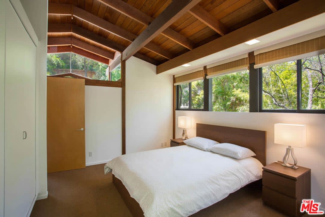 10274 Chrysanthemum Ln