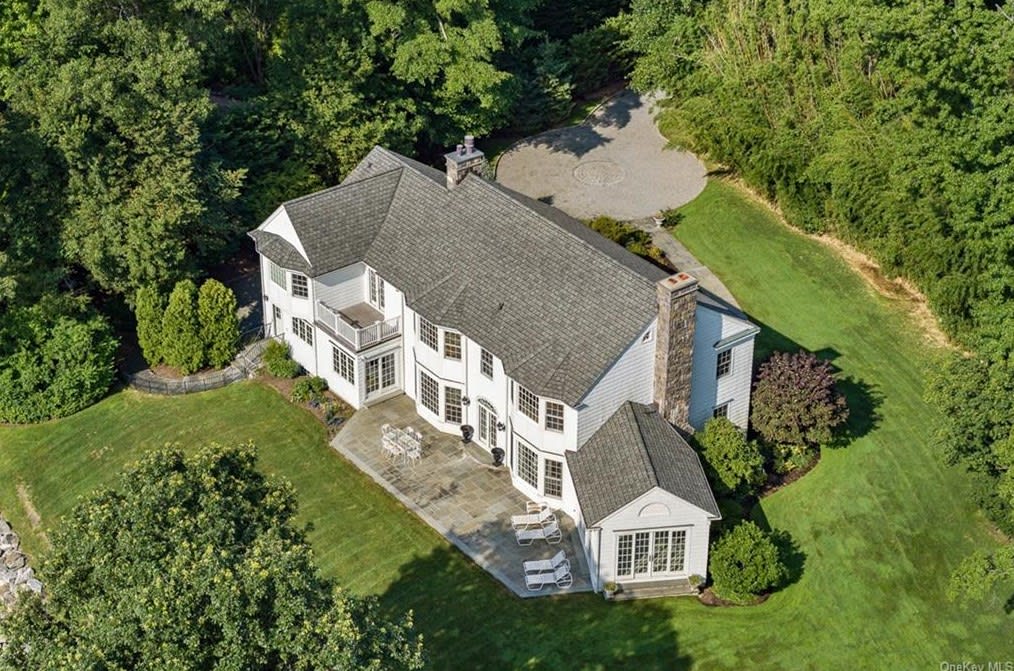 945 Forest Avenue Rye, NY 10580 5 Beds, 4.5 Baths New York City