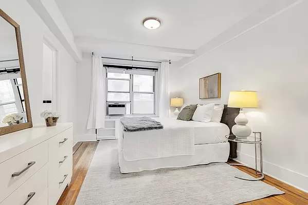 410 Central Park West Unit: 4F