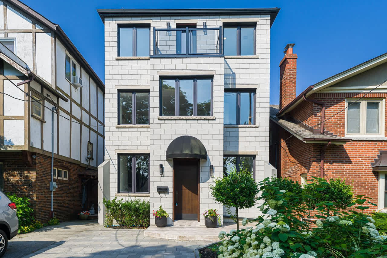 What Home Sellers Need to Know About Curb Appeal