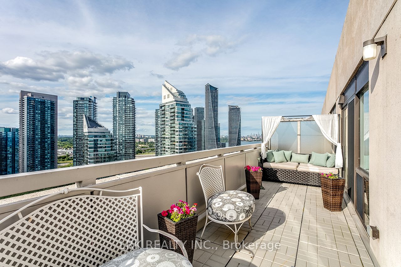 PHASE 3 MARINA DEL REY Toronto Real Estate Penthouse Queen