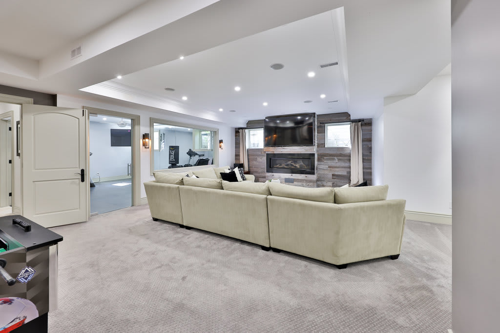 2015 Elmhurst Avenue, Oakville