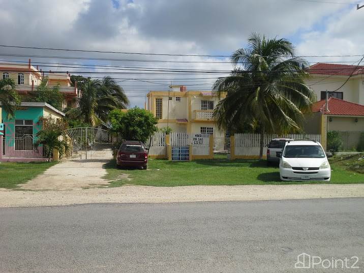 Corozal Gem - 2300 sq ft, 2 story, 4 bed, 4 bath single-family home 