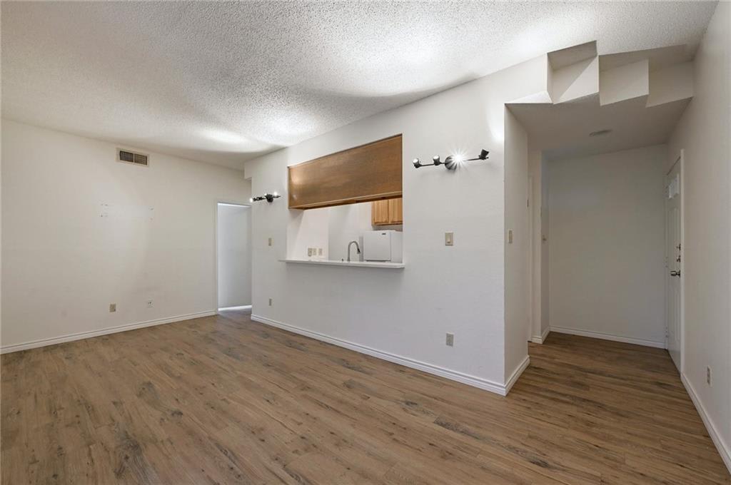 914 W 22 1/2 St, #305