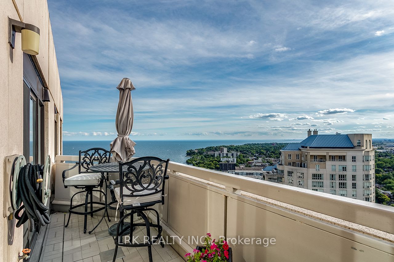 PHASE 3 MARINA DEL REY Toronto Real Estate Penthouse Queen