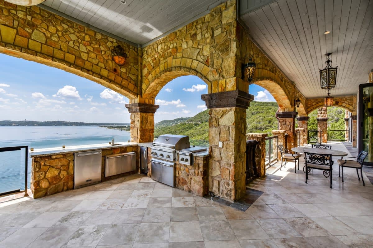 6800 Comanche Trail Austin, TX 78732 Austin Luxury Group