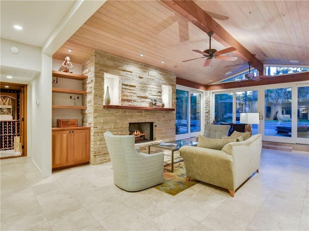 4702 Valley Oak Dr