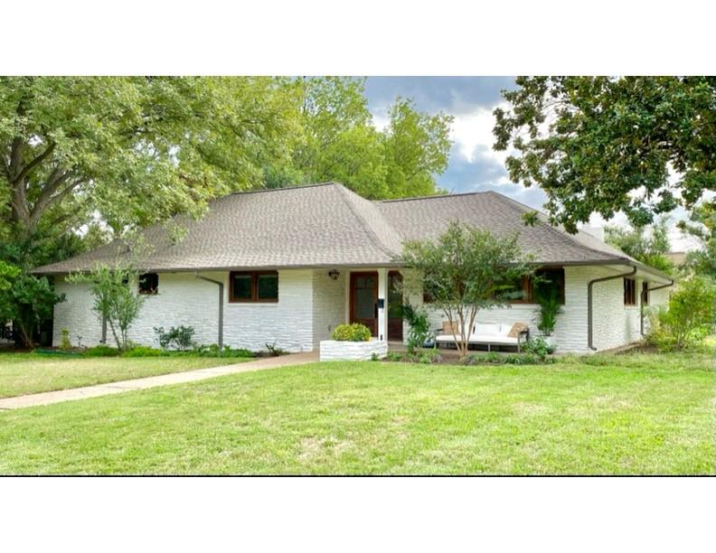 3207 Perry Ln