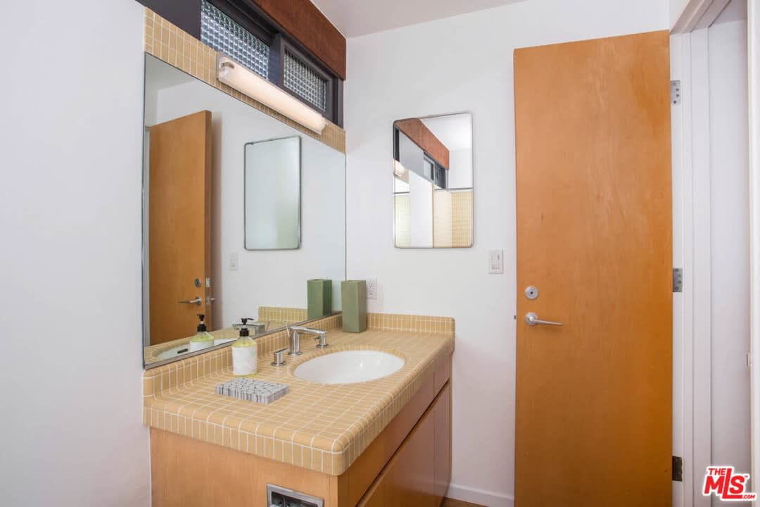 10274 Chrysanthemum Ln