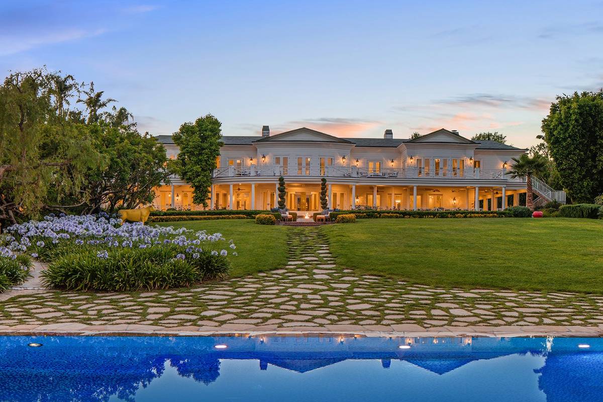 Looking for Inspiration? Here are 15 of the largest private houses in