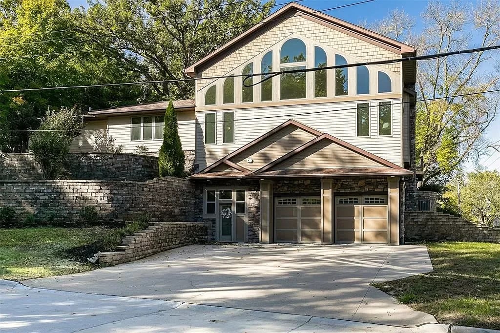 Luxury Realtors West Des Moines, IA