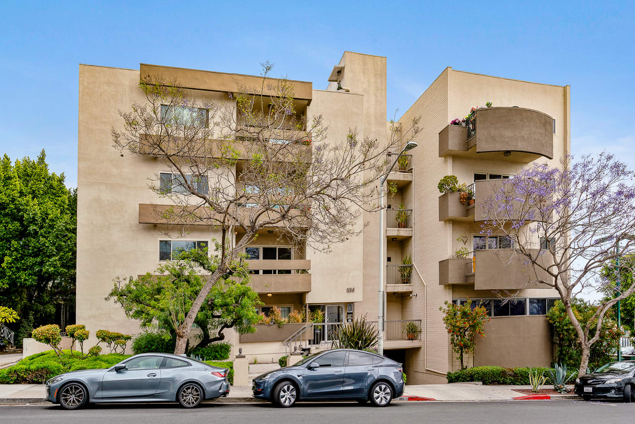 1110 Hacienda Place #201