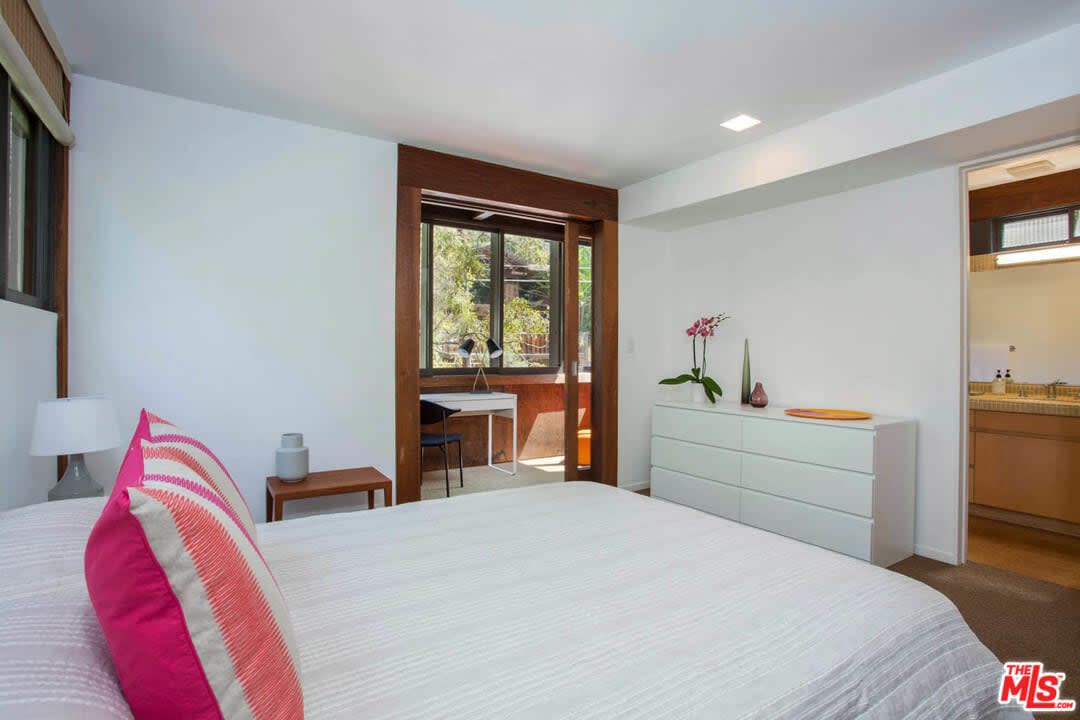 10274 Chrysanthemum Ln