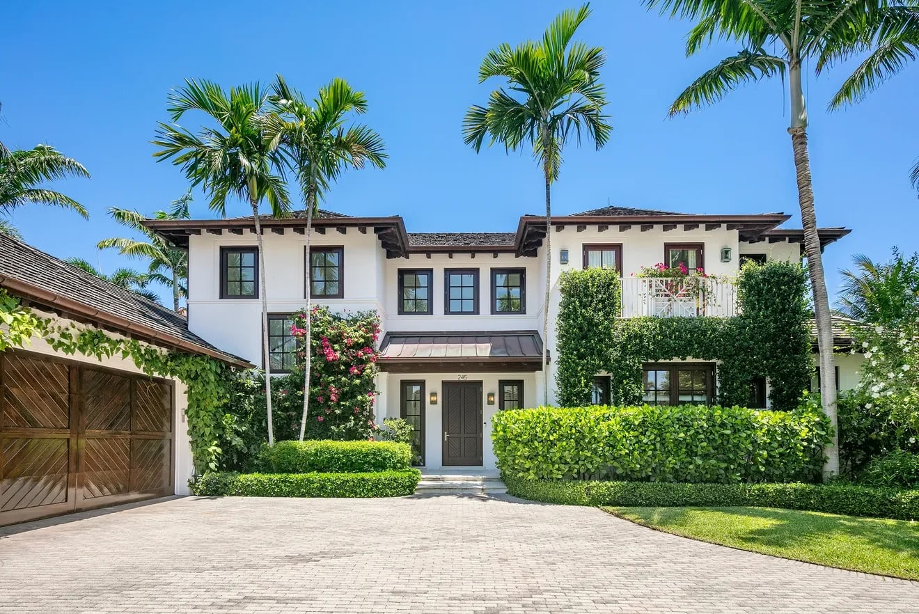 Which billionaire has redone a house near her parents in Palm Beach?