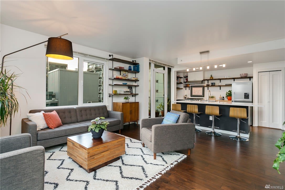Chic condo with an open floor plan, combining a cozy living area and a modern kitchen, perfect for city living.
