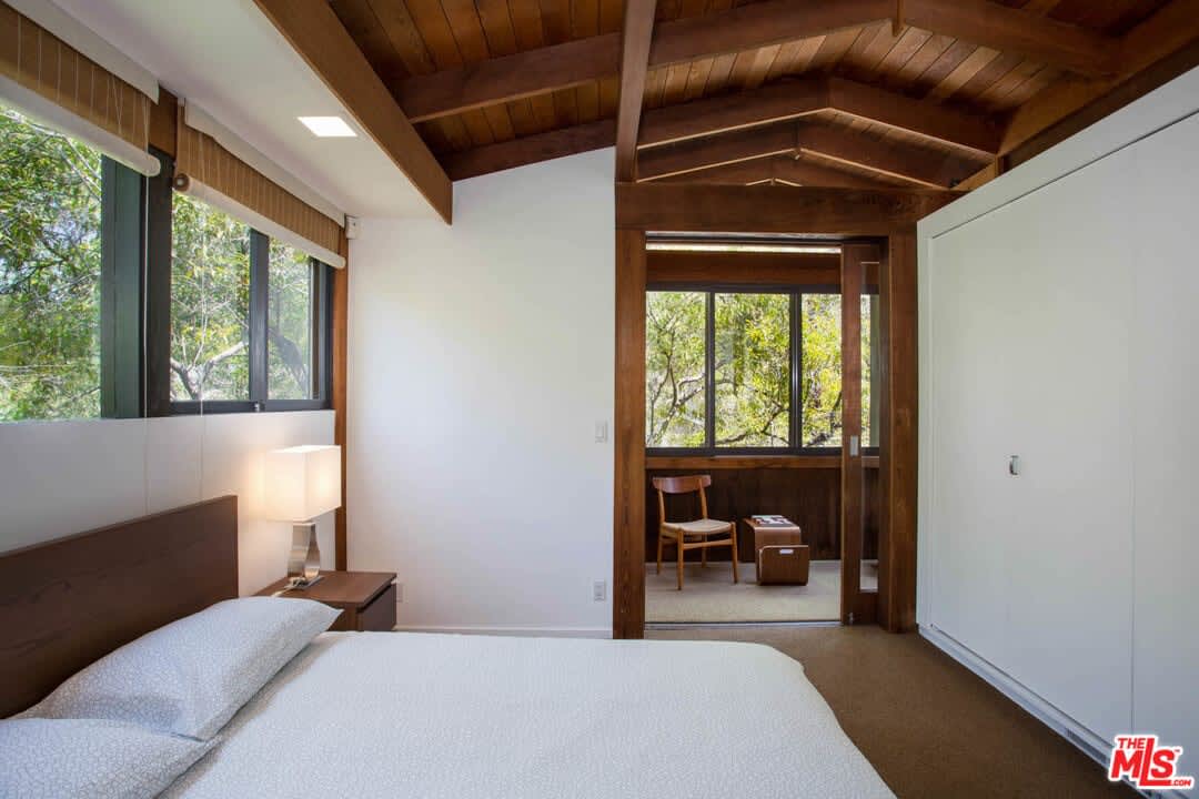 10274 Chrysanthemum Ln