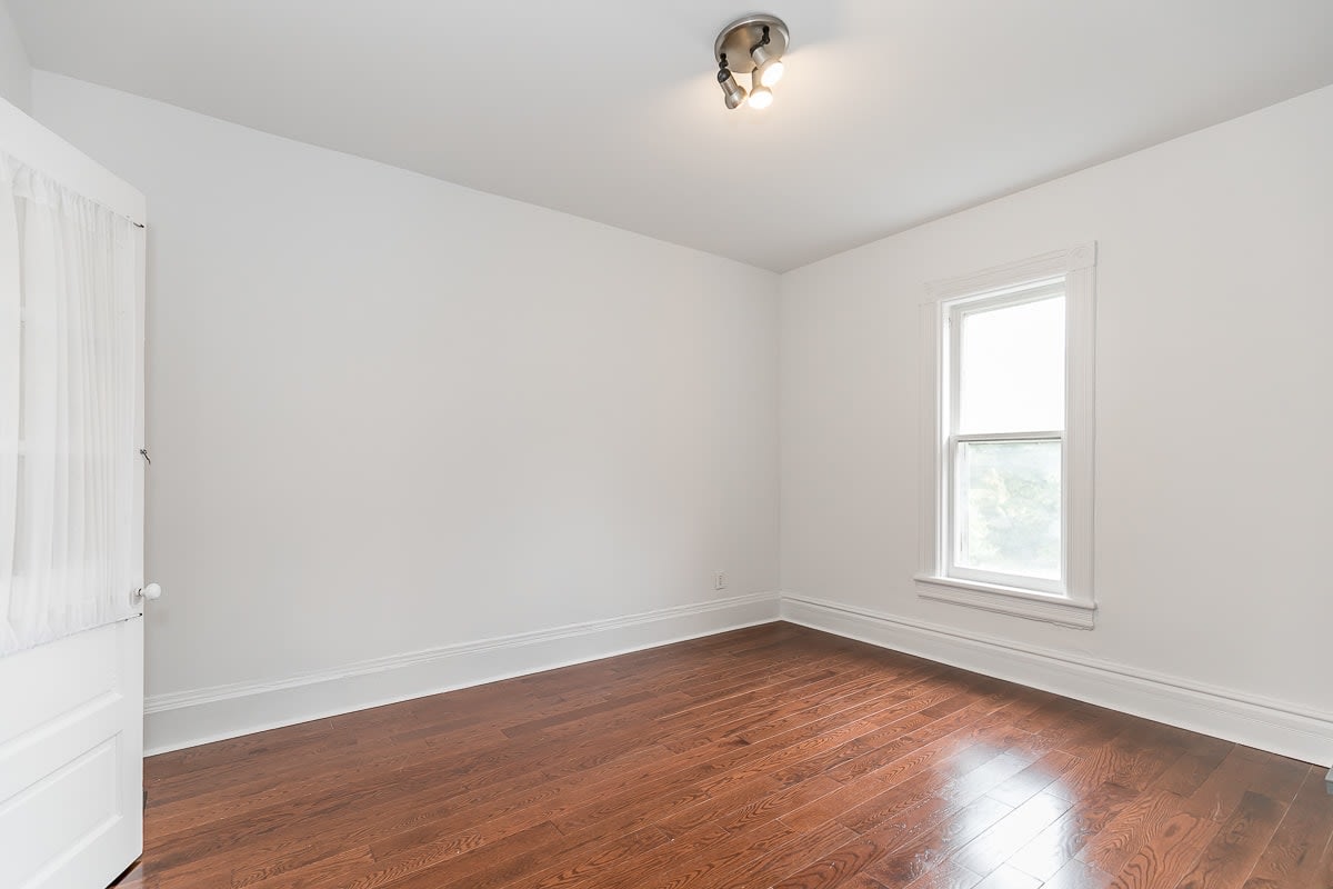 New Lisiting: 180 Lorne Ave