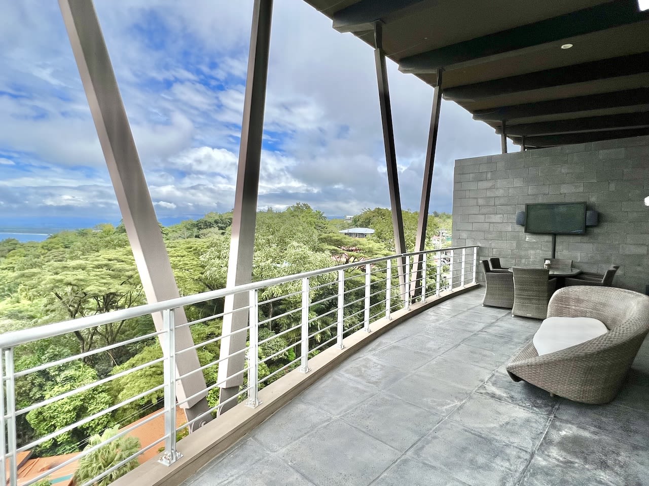 Penthouse Living with Roof Top Hot Tub