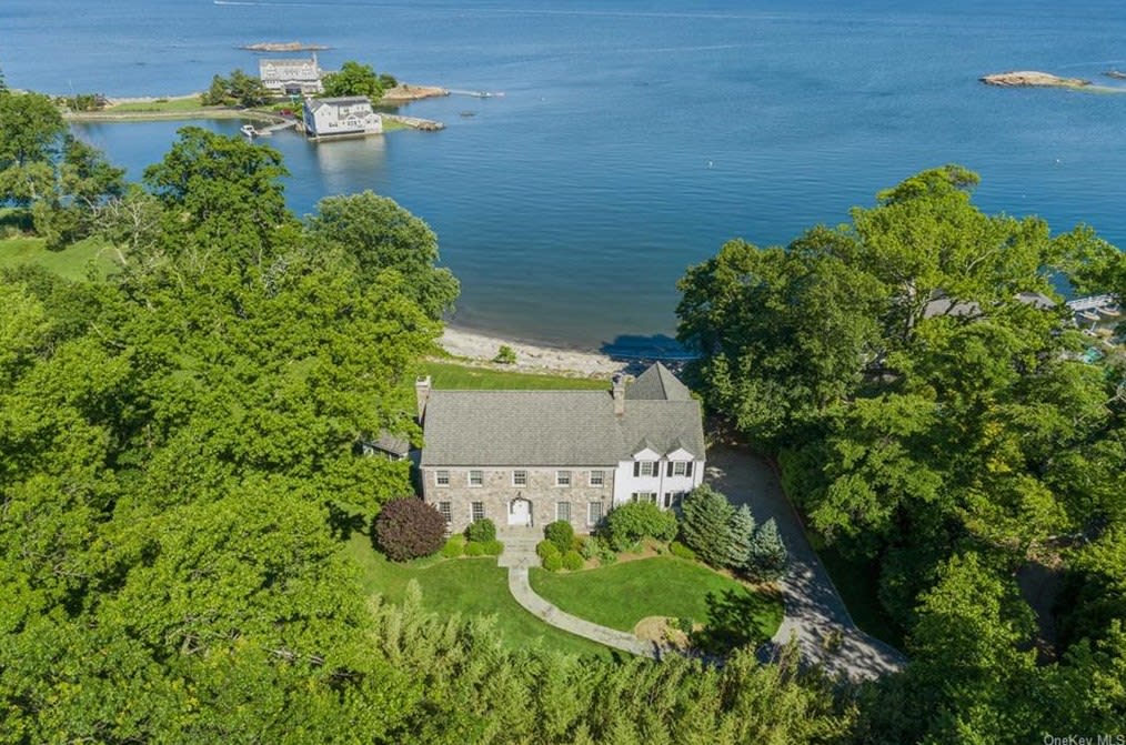 945 Forest Avenue Rye, NY 10580 5 Beds, 4.5 Baths New York City