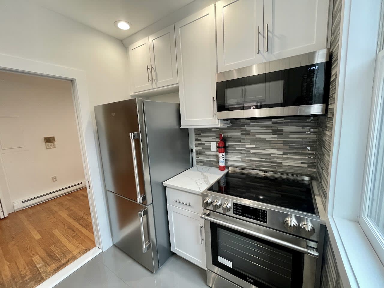 Dartmouth @ Montgomery Street - Beautiful 1 bed 1 bath w/ Deck and Laundry! 