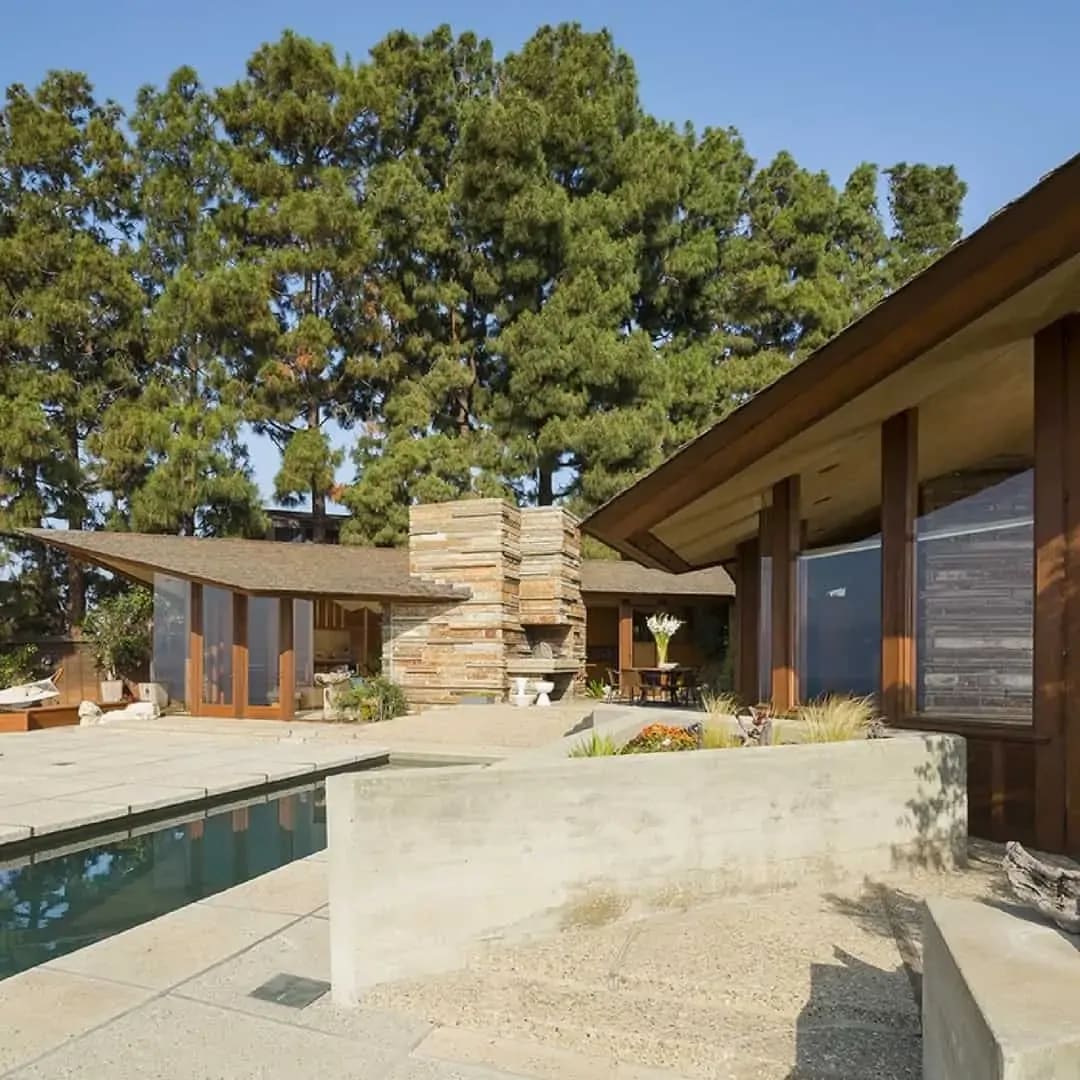 Why Are Mid-Century Modern Homes So Popular In Los Angeles