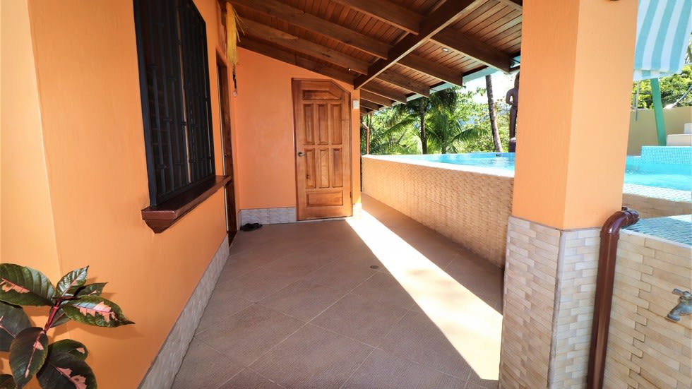 Home with White Water Views and Easy Access in Ojochal