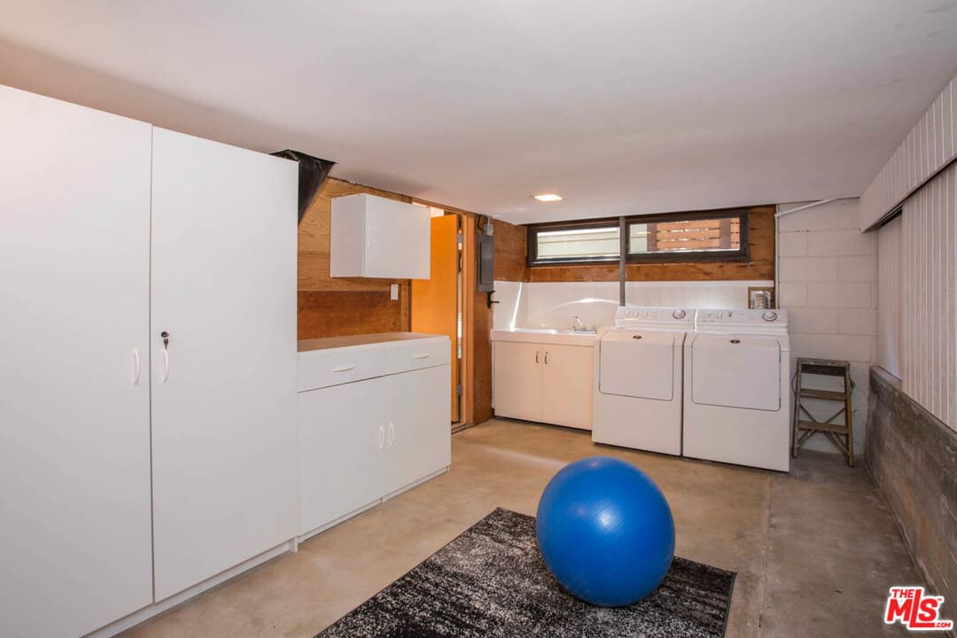 10274 Chrysanthemum Ln