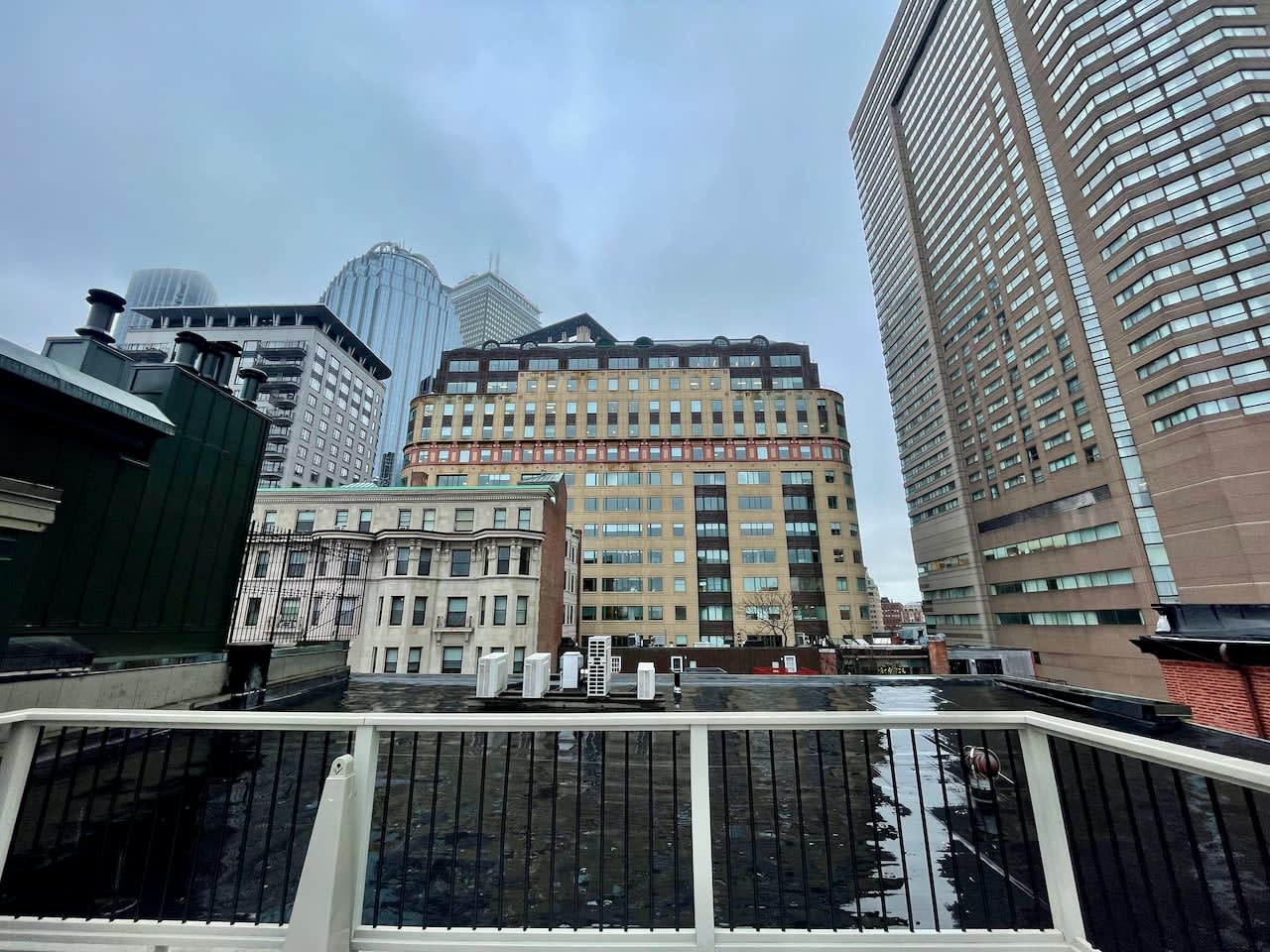 Back Bay / South End Border 2 bed 1 bath w/ common laundry and common