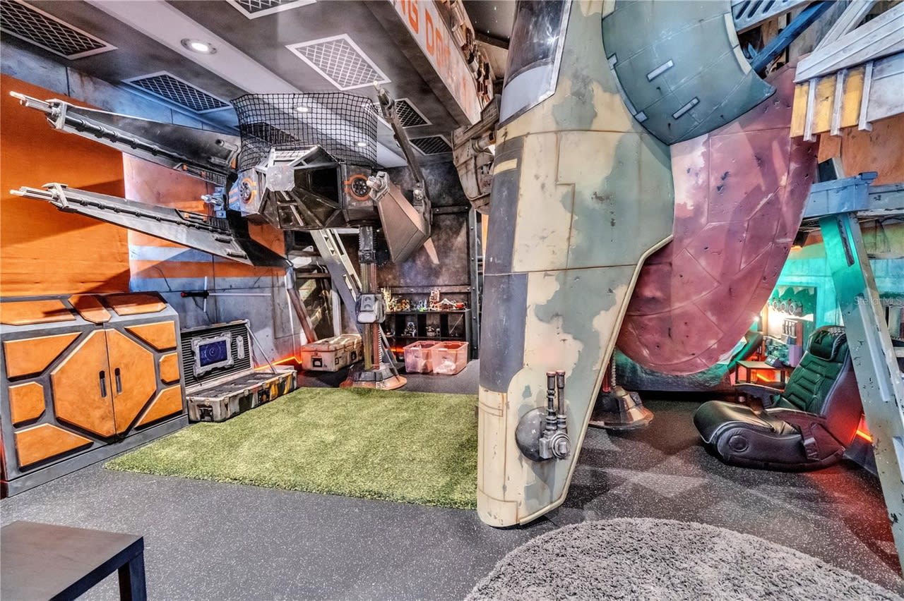 Star Wars theme room at 9200 Bentley Park Circle