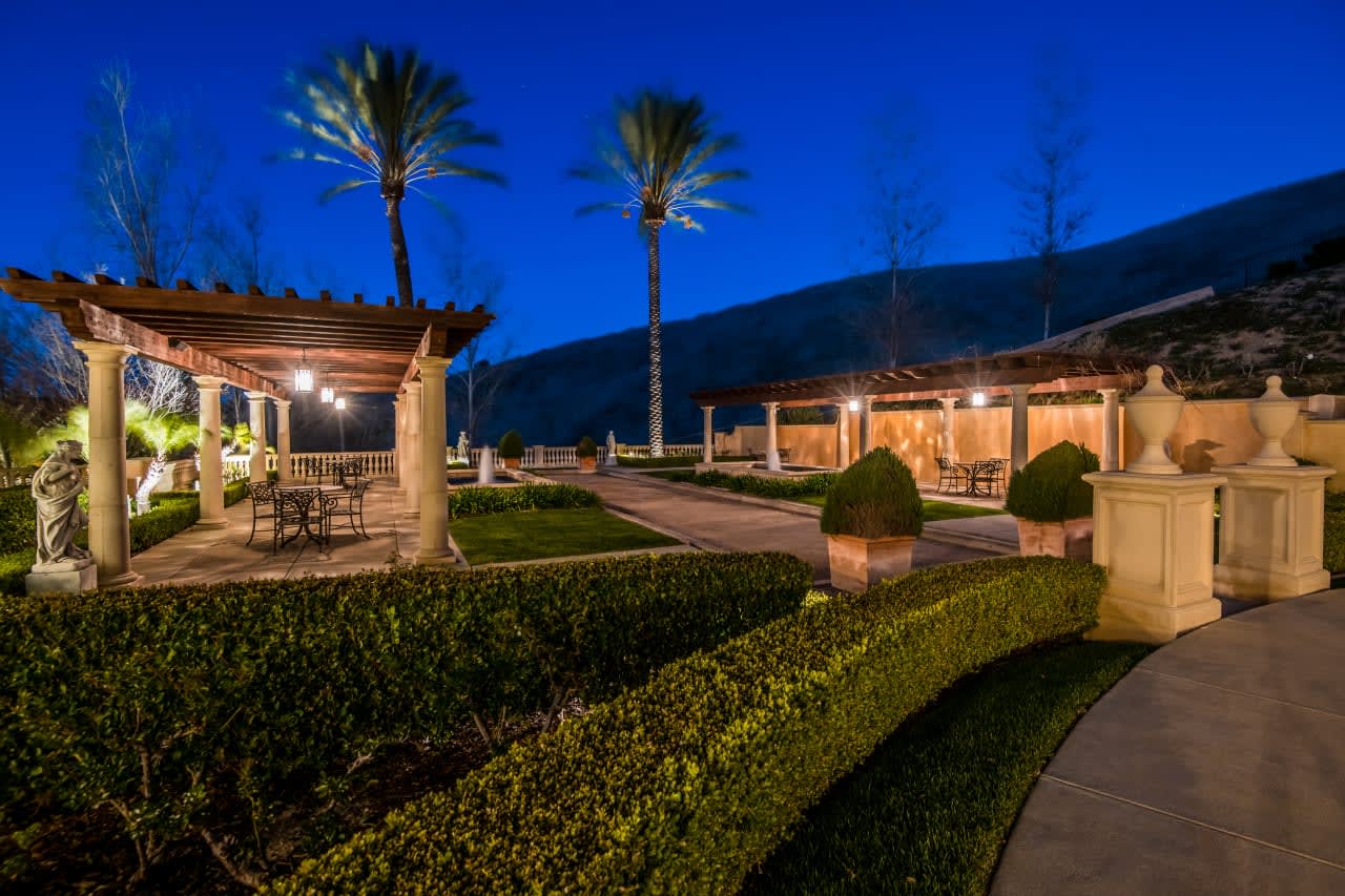 1233 Woodland Grove Ct, Calabasas Real Estate