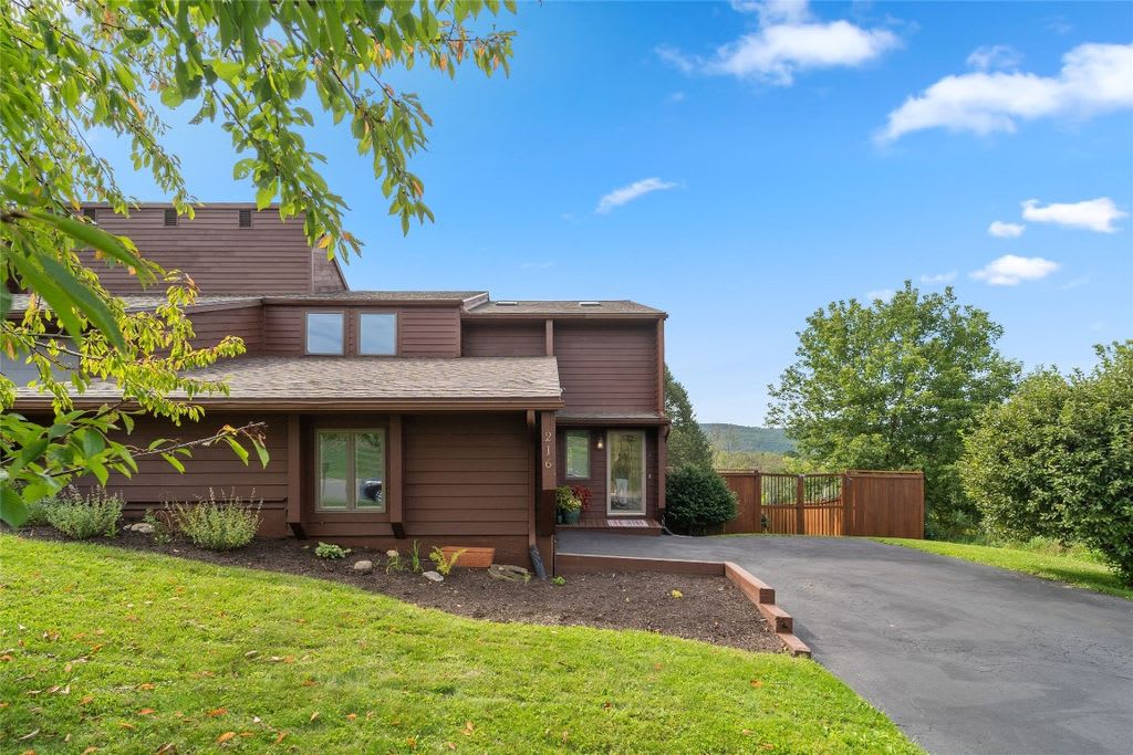 Lynne Stanford Vestal, NY Real Estate Agent