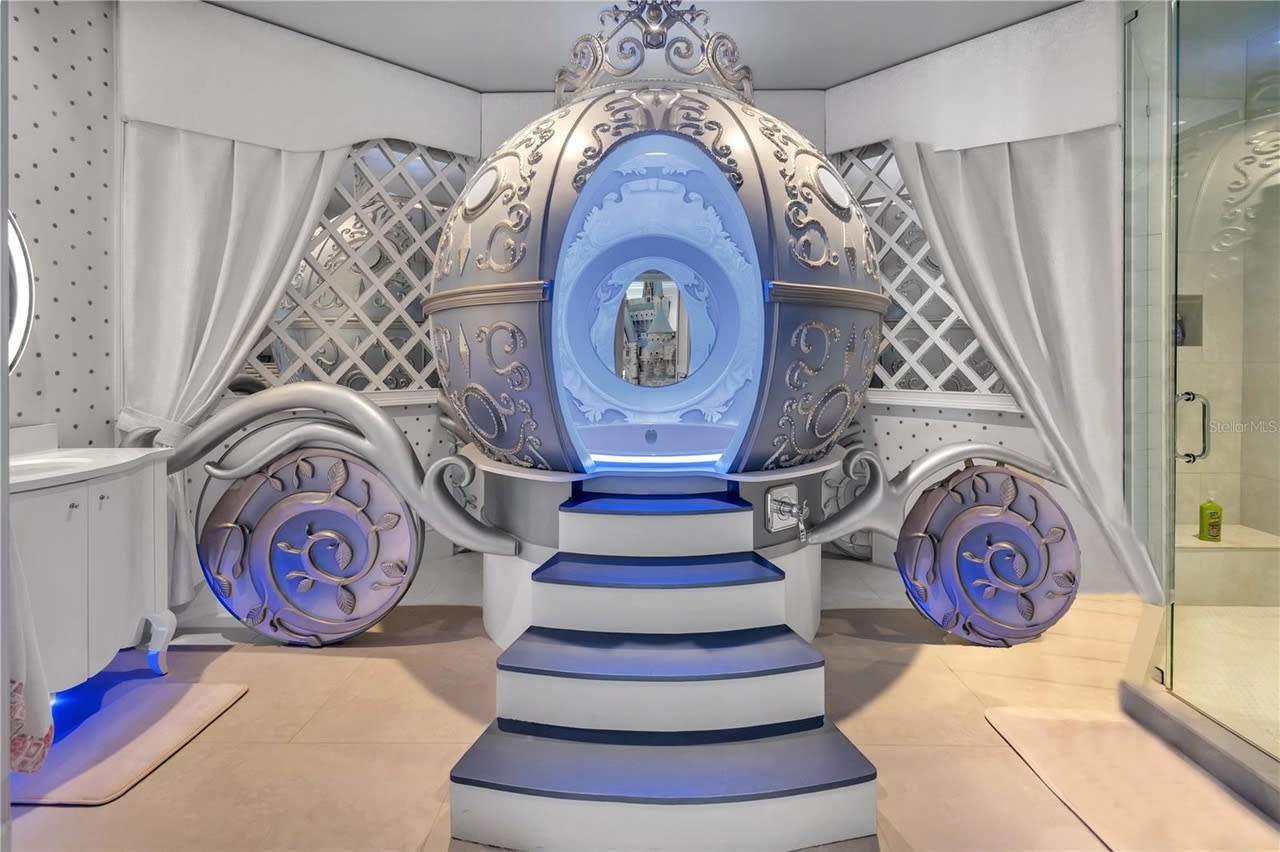 Cinderella carriage at 9200 Bentley Park Circle