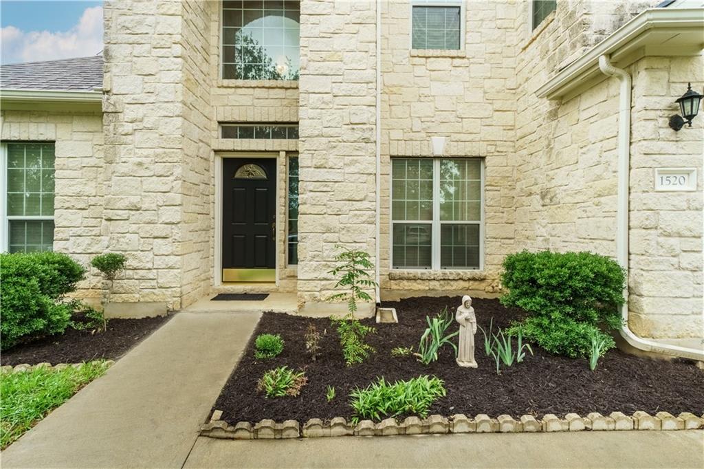 1520 Amberwood Loop