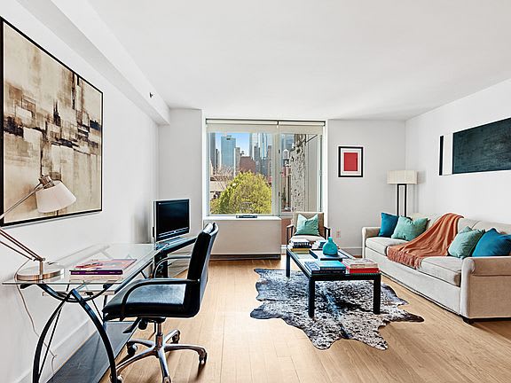 464 West 44th St Unit: 6B